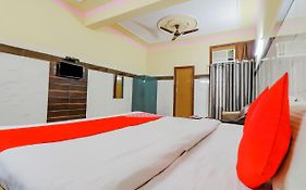 Oyo 67215 Shri Hari Radha Palace